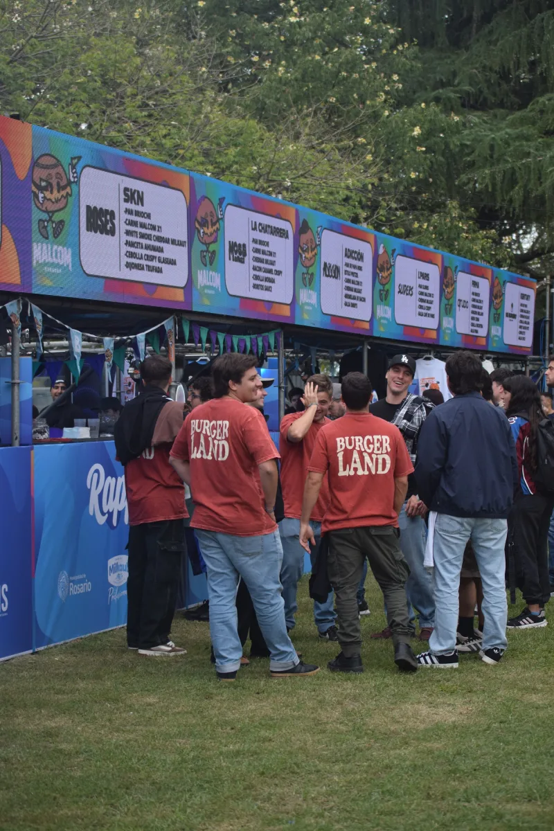 Los stands de hamburgueserías locales estuvieron a pleno